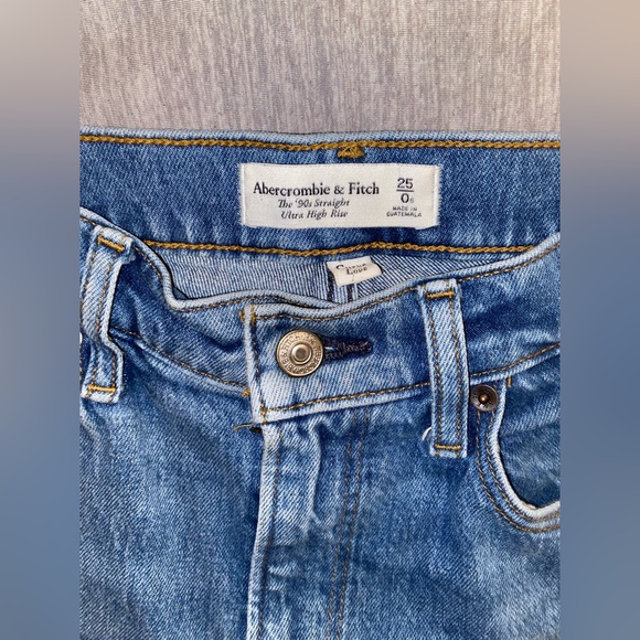 Abercrombie & Fitch Curve Love Jeans - Picture 3 of 4